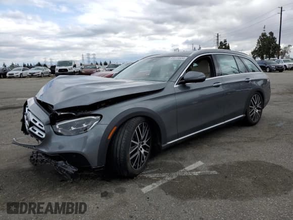 ✅ 2021 Mercedes-Benz E 450 • VIN: W1KZH6AB8MA977671 • Лот: 49819604. Опубликован ранее на Copart с пробегом 9 832 миль. Бесплатный доступ к архиву аукционных продаж из США и подробный отчёт об истории автомобиля на DreamBid. Изображение 1.