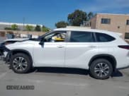 ✅ 2024 Toyota Highlander LE • VIN: 5TDKDRBH7RS547443 • Lot: 42035721. Listed on IAAI with 9,567 mi. Free auction sales archive from the USA and detailed vehicle history report at DreamBid. Image 14.