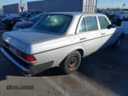 ✅ 1983 Mercedes-Benz 300 D • VIN: WDBAB33A0DB022707 • Lot: 43852141. Listed on IAAI with 275,385 mi. Free auction sales archive from the USA and detailed vehicle history report at DreamBid. Image 4.