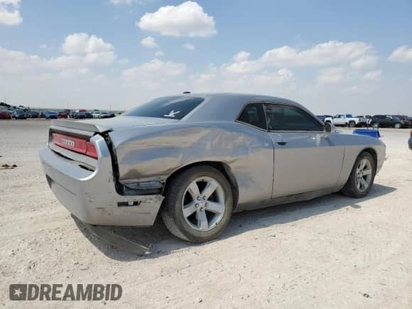 2014 Dodge Challenger SXT z VIN 2C3CDYAG7EH231853, wystawiony jako Copart lot #57032924 z przebiegiem 160 093 mil mil oraz Szkoda całkowita • Salvage title. Historia ofert i sprzedaży dostępna na DreamBid. Obrazek 3.