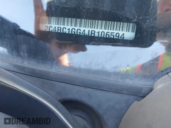 ✅ 2018 Chrysler Pacifica Limited • VIN: 2C4RC1GG4JR106594 • Lot: 43415374. Wystawiony na IAAI z przebiegiem 134 132 mil. Bezpłatny archiwum sprzedaży aukcyjnych z USA i szczegółowy raport historii pojazdu na DreamBid. Zdjęcie 9.