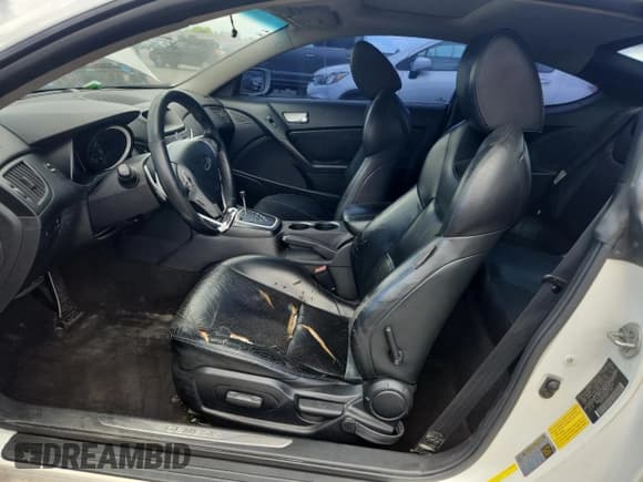 ✅ 2010 Hyundai Genesis Coupe Grand Touring • VIN: KMHHU6KH9AU020704 • Lot: 60603435. Wystawiony na Copart z przebiegiem 106 054 mil. Bezpłatny archiwum sprzedaży aukcyjnych z USA i szczegółowy raport historii pojazdu na DreamBid. Zdjęcie 7.