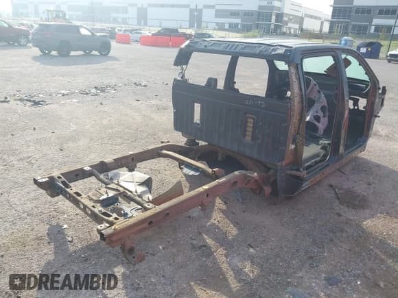 ✅ 2020 Chevrolet Silverado 1500 LT Trail Boss • VIN: 1GCPYFED9LZ373110 • Lot: 43520170. Wystawiony na IAAI z przebiegiem Nie podano. Bezpłatny archiwum sprzedaży aukcyjnych z USA i szczegółowy raport historii pojazdu na DreamBid. Zdjęcie 4.