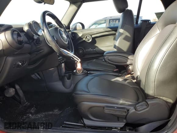 ✅ 2017 MINI Convertible Cooper • VIN: WMWWG5C35H3C98970 • Лот: 91039495. Опубликован ранее на Copart с пробегом 75 190 миль. Бесплатный доступ к архиву аукционных продаж из США и подробный отчёт об истории автомобиля на DreamBid. Изображение 7.