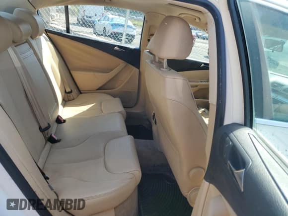 ✅ 2008 Volkswagen Passat Komfort • VIN: WVWAK93C18E103659 • Lot: 81482135. Listed on Copart with 119,296 mi. Free auction sales archive from the USA and detailed vehicle history report at DreamBid. Image 10.