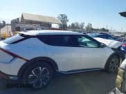 ✅ 2024 Kia EV6 Wind • VIN: KNDC34LA7R5205489 • Lot: 42620859. Wystawiony na IAAI z przebiegiem 18 098 mil. Bezpłatny archiwum sprzedaży aukcyjnych z USA i szczegółowy raport historii pojazdu na DreamBid. Zdjęcie 14.