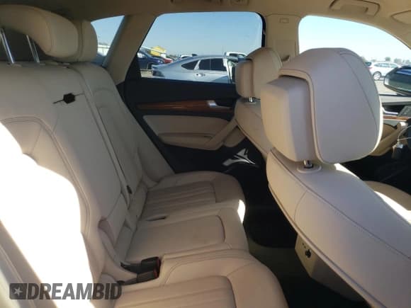 ✅ 2023 Audi Q5 Premium • VIN: WA1ABAFY3P2183985 • Lot: 82634905. Wystawiony na Copart z przebiegiem 13 574 mil. Bezpłatny archiwum sprzedaży aukcyjnych z USA i szczegółowy raport historii pojazdu na DreamBid. Zdjęcie 11.