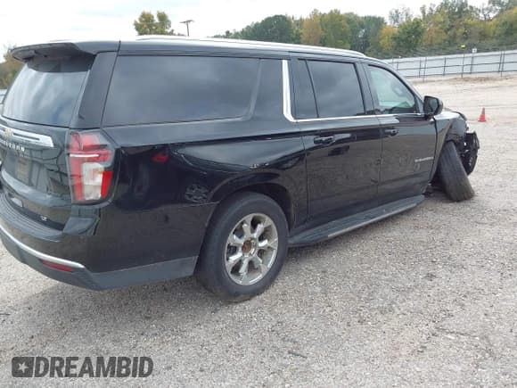 ✅ 2022 Chevrolet Suburban LT • VIN: 1GNSCCKD7NR265722 • Lot: 43502209. Wystawiony na IAAI z przebiegiem 56 391 mil. Bezpłatny archiwum sprzedaży aukcyjnych z USA i szczegółowy raport historii pojazdu na DreamBid. Zdjęcie 4.