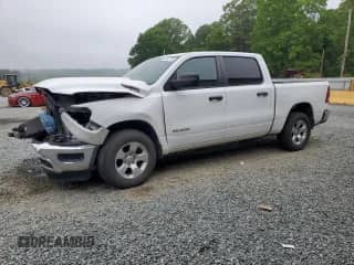 2020 Ram 1500 Tradesman z VIN 1C6RREGT5LN197160, wystawiony jako Copart lot #54497175 z przebiegiem 115 147 mil mil oraz Szkoda całkowita • Salvage title. Historia ofert i sprzedaży dostępna na DreamBid. Obrazek 1.