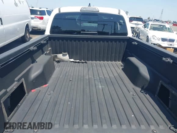 ✅ 2017 Toyota Tacoma SR5 • VIN: 3TMDZ5BN5HM021139 • Lot: 42555465. Wystawiony na IAAI z przebiegiem 139 782 mil. Bezpłatny archiwum sprzedaży aukcyjnych z USA i szczegółowy raport historii pojazdu na DreamBid. Zdjęcie 15.