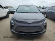✅ 2022 Chevrolet Bolt EV 1LT • VIN: 1G1FW6S03N4127908 • Lot: 54623695. Wystawiony na Copart z przebiegiem 63 638 mil. Bezpłatny archiwum sprzedaży aukcyjnych z USA i szczegółowy raport historii pojazdu na DreamBid. Zdjęcie 5.