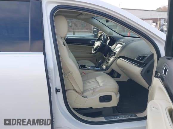 ✅ 2019 Lincoln MKT Reserve • VIN: 2LMHJ5AT2KBL00694 • Лот: 43639684. Опубликован ранее на IAAI с пробегом 121 171 миль. Бесплатный доступ к архиву аукционных продаж из США и подробный отчёт об истории автомобиля на DreamBid. Изображение 5.