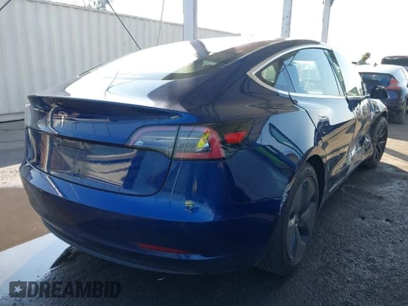 ✅ 2018 Tesla Model 3 Long Range Battery • VIN: 5YJ3E1EA8JF014706 • Lot: 41453650. Wystawiony na IAAI z przebiegiem 68 037 mil. Bezpłatny archiwum sprzedaży aukcyjnych z USA i szczegółowy raport historii pojazdu na DreamBid. Zdjęcie 4.