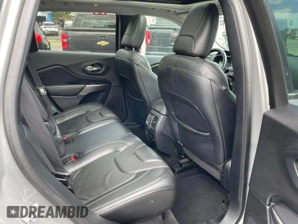 ✅ 2020 Jeep Cherokee Limited • VIN: 1C4PJMDXXLD562415 • Lot: 87179025. Wystawiony na Copart z przebiegiem 142 343 mil. Bezpłatny archiwum sprzedaży aukcyjnych z USA i szczegółowy raport historii pojazdu na DreamBid. Zdjęcie 6.