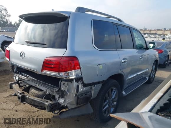 ✅ 2015 Lexus LX 570 • VIN: JTJHY7AX3F4185269 • Lot: 42702070. Wystawiony na IAAI z przebiegiem 121 491 mil. Bezpłatny archiwum sprzedaży aukcyjnych z USA i szczegółowy raport historii pojazdu na DreamBid. Zdjęcie 4.