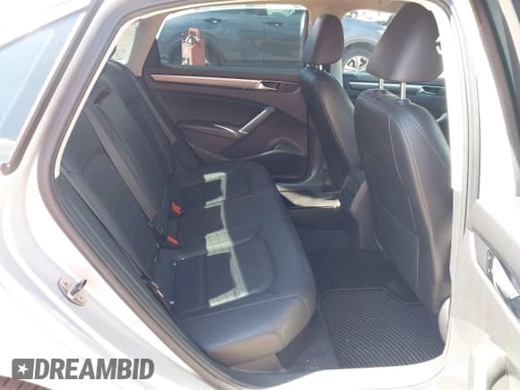 ✅ 2017 Volkswagen Passat R-Line • VIN: 1VWDT7A39HC044449 • Лот: 43209464. Опубликован ранее на IAAI с пробегом 52 628 миль. Бесплатный доступ к архиву аукционных продаж из США и подробный отчёт об истории автомобиля на DreamBid. Изображение 8.