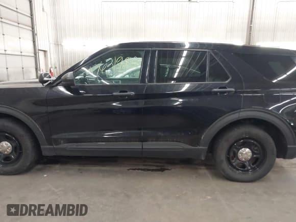 ✅ 2020 Ford Police Interceptor Utility • VIN: 1FM5K8AB2LGC01209 • Lot: 43621985. Wystawiony na IAAI z przebiegiem 117 708 mil. Bezpłatny archiwum sprzedaży aukcyjnych z USA i szczegółowy raport historii pojazdu na DreamBid. Zdjęcie 15.