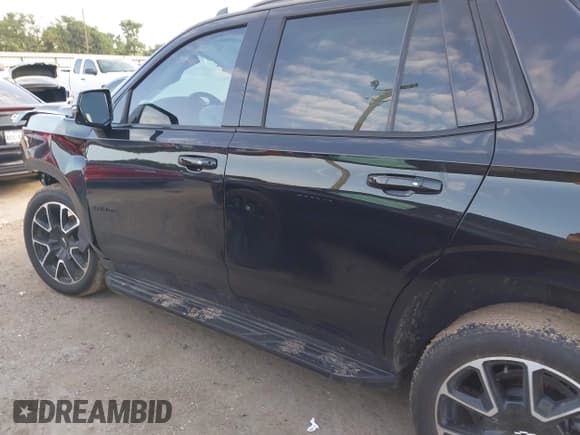 ✅ 2024 Chevrolet Tahoe RST • VIN: 1GNSCRKDXRR145972 • Lot: 42216403. Wystawiony na IAAI z przebiegiem 30 952 mil. Bezpłatny archiwum sprzedaży aukcyjnych z USA i szczegółowy raport historii pojazdu na DreamBid. Zdjęcie 15.