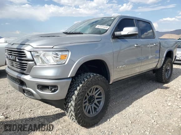 ✅ 2022 Ram 1500 Laramie • VIN: 1C6SRFJM7NN224144 • Лот: 63151434. Опубликован ранее на Copart с пробегом 22 497 миль. Бесплатный доступ к архиву аукционных продаж из США и подробный отчёт об истории автомобиля на DreamBid. Изображение 1.