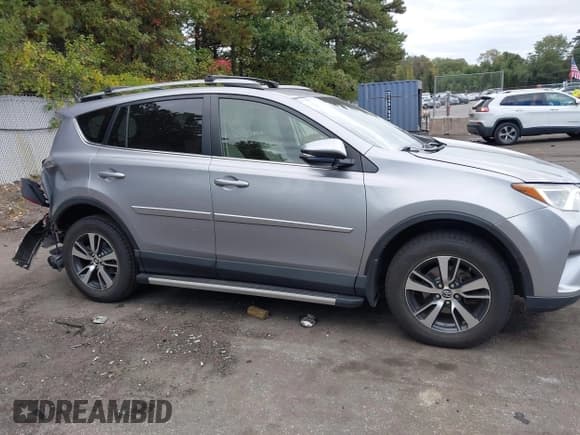 ✅ 2018 Toyota RAV4 XLE • VIN: JTMRFREV0JD234227 • Lot: 43423781. Listed on IAAI with 31,271 mi. Free auction sales archive from the USA and detailed vehicle history report at DreamBid. Image 13.