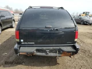 ✅ 2005 Chevrolet Blazer LS • VIN: 1GNCT18X05K111338 • Lot: 49117045. Wystawiony na Copart z przebiegiem 225 006 mil. Bezpłatny archiwum sprzedaży aukcyjnych z USA i szczegółowy raport historii pojazdu na DreamBid. Zdjęcie 6.