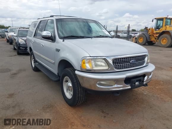 ✅ 1998 Ford Expedition XLT • VIN: 1FMPU18LXWLB92425 • Lot: 43325275. Wystawiony na IAAI z przebiegiem 180 023 mil. Bezpłatny archiwum sprzedaży aukcyjnych z USA i szczegółowy raport historii pojazdu na DreamBid. Zdjęcie 1.