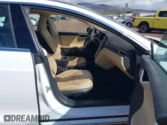 ✅ 2013 Tesla Model S Performance • VIN: 5YJSA1CP3DFP05886 • Lot: 43369959. Wystawiony na IAAI z przebiegiem 154 931 mil. Bezpłatny archiwum sprzedaży aukcyjnych z USA i szczegółowy raport historii pojazdu na DreamBid. Zdjęcie 5.