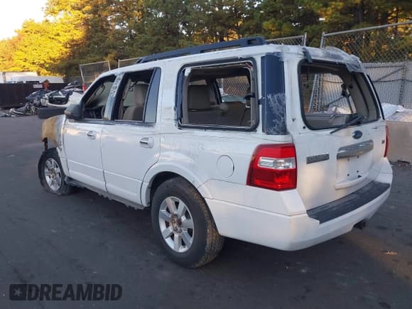 ✅ 2010 Ford Expedition SSV • VIN: 1FMJU1F59AEB51677 • Lot: 40580840. Listed on IAAI with Not provided. Free auction sales archive from the USA and detailed vehicle history report at DreamBid. Image 3.