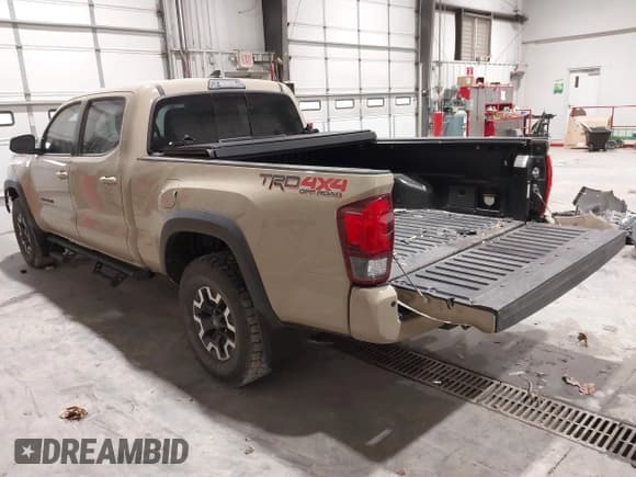 ✅ 2018 Toyota Tacoma SR5 • VIN: 3TMDZ5BN1JM046979 • Lot: 41827502. Listed on IAAI with 59,043 mi. Free auction sales archive from the USA and detailed vehicle history report at DreamBid. Image 3.