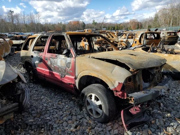 ✅ 2001 Oldsmobile Bravada • VIN: 1GHDT13W112192575 • Лот: 61868855. Опубликован ранее на Copart с пробегом 166 523 миль. Бесплатный доступ к архиву аукционных продаж из США и подробный отчёт об истории автомобиля на DreamBid. Изображение 4.