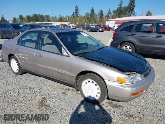 ✅ 1997 Honda Accord EX • VIN: 1HGCD5652VA141057 • Lot: 43253245. Wystawiony na IAAI z przebiegiem 144 583 mil. Bezpłatny archiwum sprzedaży aukcyjnych z USA i szczegółowy raport historii pojazdu na DreamBid. Zdjęcie 1.