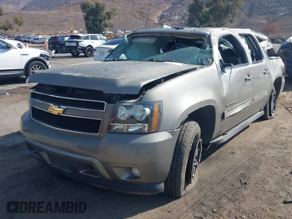 ✅ 2009 Chevrolet Suburban 2LT • VIN: 1GNFC260X9R273998 • Lot: 43517089. Wystawiony na IAAI z przebiegiem Nie podano. Bezpłatny archiwum sprzedaży aukcyjnych z USA i szczegółowy raport historii pojazdu na DreamBid. Zdjęcie 2.