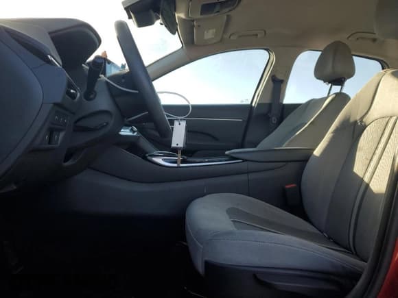 ✅ 2021 Hyundai Sonata SE • VIN: 5NPEG4JA9MH074137 • Lot: 82711865. Wystawiony na Copart z przebiegiem 105 532 mil. Bezpłatny archiwum sprzedaży aukcyjnych z USA i szczegółowy raport historii pojazdu na DreamBid. Zdjęcie 7.