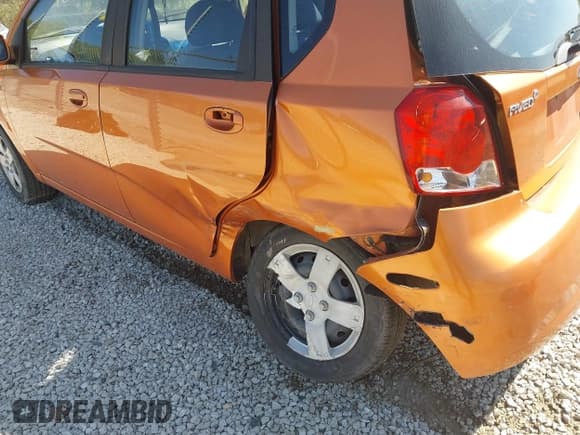 ✅ 2007 Chevrolet Aveo LS • VIN: KL1TD66697B746324 • Lot: 40257318. Wystawiony na IAAI z przebiegiem 144 789 mil. Bezpłatny archiwum sprzedaży aukcyjnych z USA i szczegółowy raport historii pojazdu na DreamBid. Zdjęcie 6.