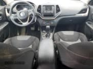 ✅ 2016 Jeep Cherokee Altitude • VIN: 1C4PJMAB7GW313959 • Lot: 65253485. Wystawiony na Copart z przebiegiem 96 962 mil. Bezpłatny archiwum sprzedaży aukcyjnych z USA i szczegółowy raport historii pojazdu na DreamBid. Zdjęcie 8.