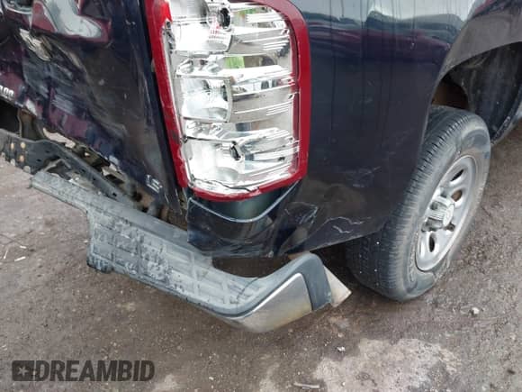 2008 Chevrolet Silverado 1500 Work Truck z VIN 1GCEC14X58Z115601, wystawiony jako IAAI lot #42134593 z przebiegiem 213 219 mil mil oraz . Historia ofert i sprzedaży dostępna na DreamBid. Obrazek 6.