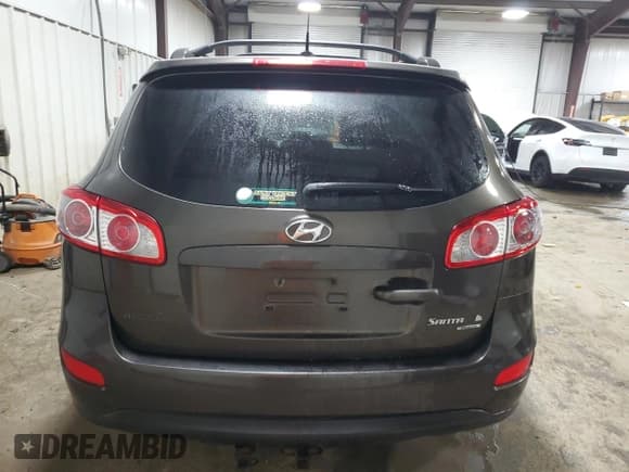 ✅ 2011 Hyundai Santa Fe SE • VIN: 5XYZHDAG8BG061824 • Lot: 77025964. Listed on Copart with 149,741 mi. Free auction sales archive from the USA and detailed vehicle history report at DreamBid. Image 6.