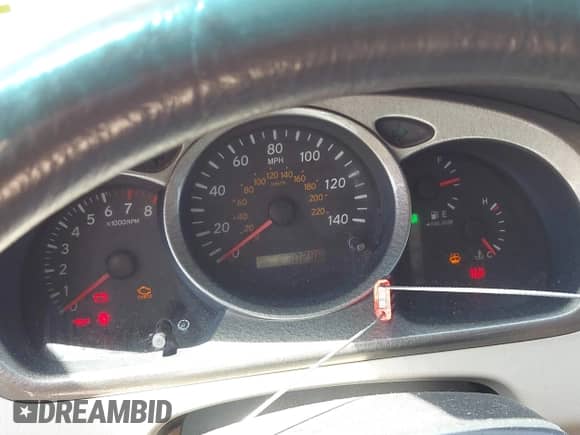 2002 Toyota Highlander z VIN JTEGD21A720026972, wystawiony jako IAAI lot #42335981 z przebiegiem 230 298 mil mil oraz . Historia ofert i sprzedaży dostępna na DreamBid. Obrazek 7.