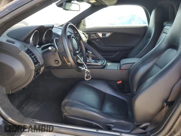 ✅ 2015 Jaguar F-Type S • VIN: SAJWA6GL6FMK13788 • Lot: 82656815. Wystawiony na Copart z przebiegiem 59 155 mil. Bezpłatny archiwum sprzedaży aukcyjnych z USA i szczegółowy raport historii pojazdu na DreamBid. Zdjęcie 7.