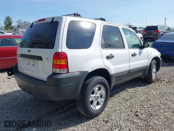✅ 2006 Ford Escape XLT • VIN: 1FMYU03166KB00592 • Lot: 42109039. Listed on IAAI with 113,961 mi. Free auction sales archive from the USA and detailed vehicle history report at DreamBid. Image 4.