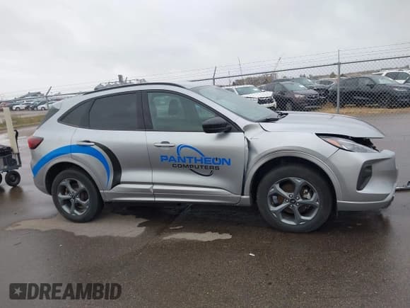 ✅ 2023 Ford Escape ST-Line • VIN: 1FMCU9MN8PUA77953 • Лот: 43490976. Опубликован ранее на IAAI с пробегом 15 261 миль. Бесплатный доступ к архиву аукционных продаж из США и подробный отчёт об истории автомобиля на DreamBid. Изображение 13.