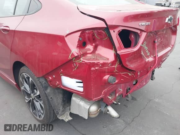 2019 Chevrolet Cruze Premier z VIN 1G1BF5SM2K7130305, wystawiony jako IAAI lot #42581601 z przebiegiem 15 743 mil mil oraz . Historia ofert i sprzedaży dostępna na DreamBid. Obrazek 21.