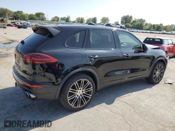 ✅ 2016 Porsche Cayenne S • VIN: WP1AB2A22GLA95100 • Lot: 71469495. Wystawiony na Copart z przebiegiem 146 677 mil. Bezpłatny archiwum sprzedaży aukcyjnych z USA i szczegółowy raport historii pojazdu na DreamBid. Zdjęcie 3.
