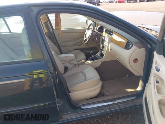 ✅ 2004 Jaguar X-Type • VIN: SAJEB52D54XD99485 • Lot: 43780295. Wystawiony na IAAI z przebiegiem 123 326 mil. Bezpłatny archiwum sprzedaży aukcyjnych z USA i szczegółowy raport historii pojazdu na DreamBid. Zdjęcie 5.