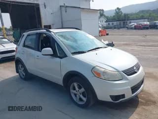 ✅ 2008 Suzuki SX4 • VIN: JS2YB413685107829 • Lot: 42927472. Wystawiony na IAAI z przebiegiem 124 734 mil. Bezpłatny archiwum sprzedaży aukcyjnych z USA i szczegółowy raport historii pojazdu na DreamBid. Zdjęcie 1.