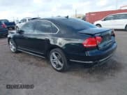 ✅ 2015 Volkswagen Passat SE • VIN: 1VWBV7A34FC037701 • Лот: 43715688. Опубликован ранее на IAAI с пробегом 180 467 миль. Бесплатный доступ к архиву аукционных продаж из США и подробный отчёт об истории автомобиля на DreamBid. Изображение 3.