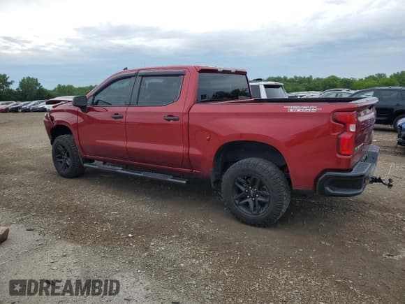 ✅ 2021 Chevrolet Silverado 1500 Custom Trail Boss • VIN: 1GCPYCEFXMZ147255 • Lot: 61611045. Wystawiony na Copart z przebiegiem 44 027 mil. Bezpłatny archiwum sprzedaży aukcyjnych z USA i szczegółowy raport historii pojazdu na DreamBid. Zdjęcie 2.