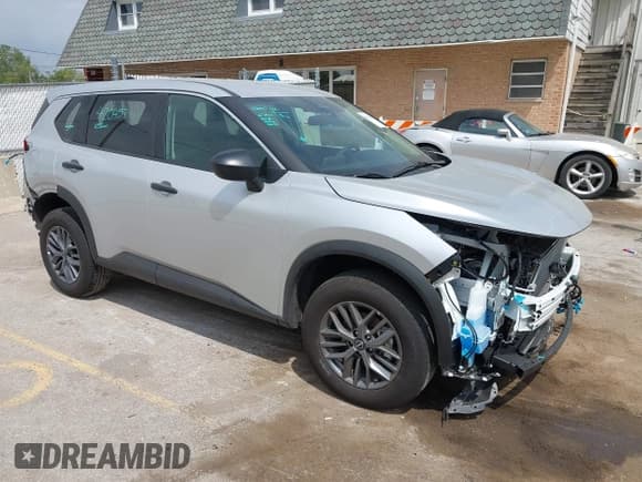 ✅ 2025 Nissan Rogue S • VIN: 5N1BT3AB4SC834268 • Lot: 42273657. Listed on IAAI with 1,499 mi. Free auction sales archive from the USA and detailed vehicle history report at DreamBid. Image 1.
