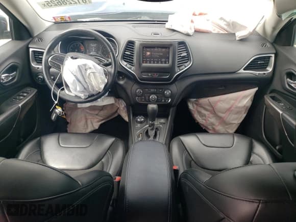 ✅ 2020 Jeep Cherokee Altitude • VIN: 1C4PJMLX0LD512883 • Lot: 61228625. Wystawiony na Copart z przebiegiem 31 088 mil. Bezpłatny archiwum sprzedaży aukcyjnych z USA i szczegółowy raport historii pojazdu na DreamBid. Zdjęcie 8.