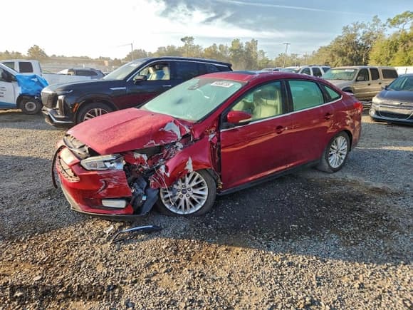 ✅ 2015 Ford Focus Titanium • VIN: 1FADP3J26FL215409 • Lot: 94588735. Wystawiony na Copart z przebiegiem 80 641 mil. Bezpłatny archiwum sprzedaży aukcyjnych z USA i szczegółowy raport historii pojazdu na DreamBid. Zdjęcie 1.